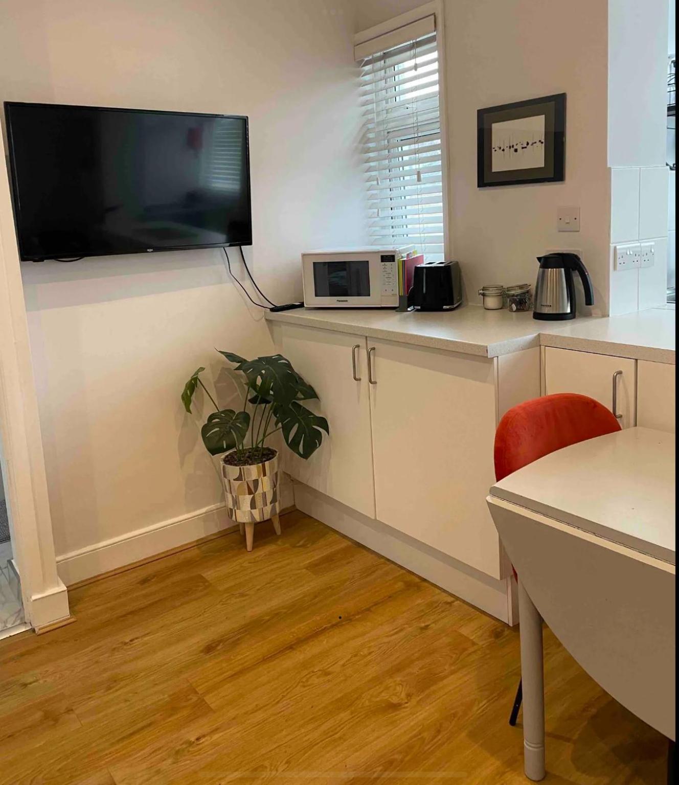 Flat In The Heart Of Leigh On Sea Less Than 2 Miles From The Beach Southend-on-Sea Exterior photo