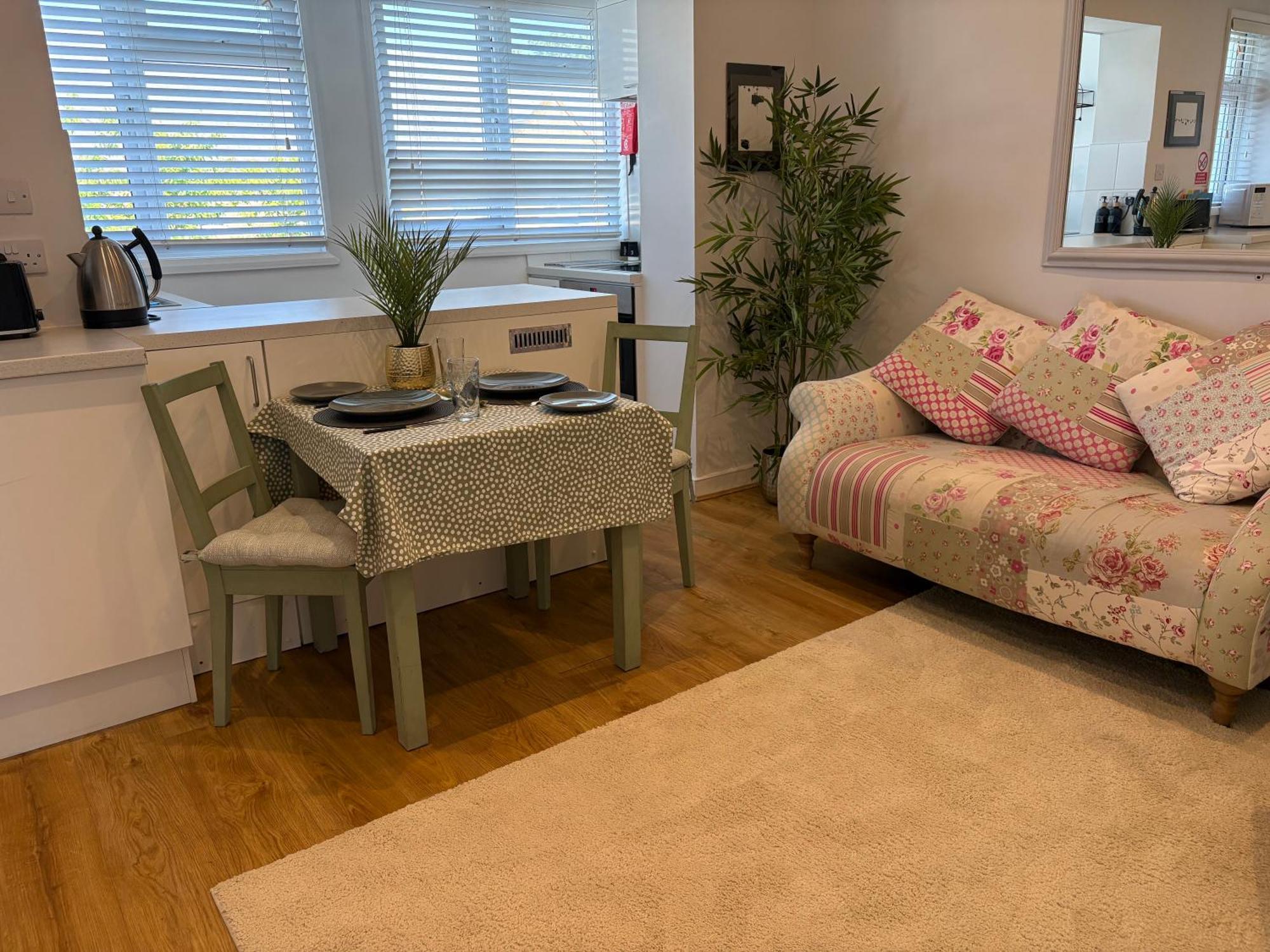 Flat In The Heart Of Leigh On Sea Less Than 2 Miles From The Beach Southend-on-Sea Exterior photo